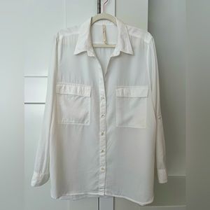 Aritzia Babaton White Button Up Blouse. Size XL. Great condition.